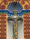 Façade gable, niche cross