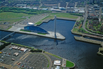 A00533F Glasgow Science Centre by the River Clyde in 2004