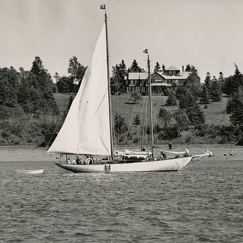 1930s shot of the Sewanna anchored in front of Roosevelt Cottage.