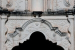San Bartolo Apóstol, façade portal, mixtilinear archivolt