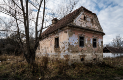 Faded House | Gherdeal, Romania