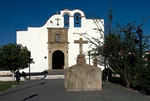 Santiago Apóstol, façade & atrial cross