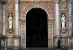 Façade, lower tier