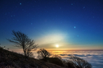 z3026 Rising Moon over the Fog, Ventnor Down