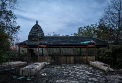 Abandoned Six Flags (New Orleans, LA) | Backlot Tour Bus Ride Entrance