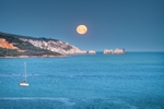 z4177 Strawberry Moon setting over the Needles