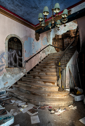 Agudas Achim Synagogue (Chicago,IL) | Lobby Staircase