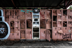 Abandoned Six Flags (New Orleans, LA) | Smashed Lockers