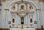 Nave altar