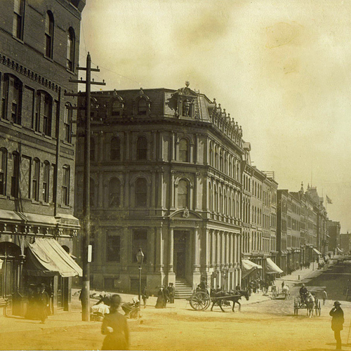 MacLellan & Co. (bankers) and a telegraph office can be seen under the magnifier on the foreground corner of King & P…