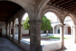 Santo Domingo, cloister ambulatory & pillar