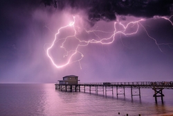 z4453 Curly Strike over Totland Pier