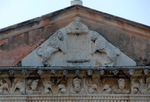 Casa de Montejo, façade pediment, lions with scroll