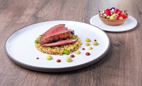 HOTELS & RESTAURANTS
