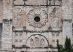 San Juan Bautista, N façade, oculus & reliefs