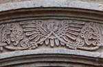 Façade portal, archivolt keystone relief