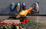 Murmansk Alyosha memorial everlasting flame and wreathes 2