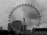 The London Eye/Millennium Wheel 1(b&w)
