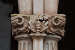 Portería, pillar capital