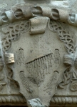 San Bernardino de Sena, porciúncula portal, archivolt escutcheon