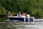090704 BLUE SPEEDBOAT YELLOW STRIPE IMG_1928