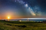 z2739 Milky Way Moonrise, St Catherines Lighthouse