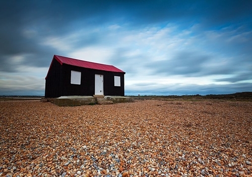 [align=center][size=11][b]Rye Harbour, East Sussex[/b][/size]

This has become a rather well-known red-roofed hut o…