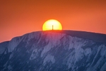 z4017 Sunset over Tennyson Monument