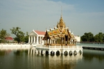 Bang Li temple on the pond