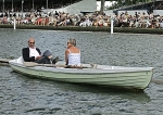 090704 PALE GREEN BOAT WITH COUPLE IMG_0721