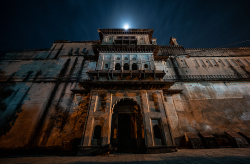 Abandoned Raja Mahal Fort, Orchha India | Moonlight