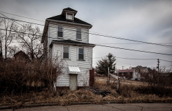 Abandoned Pennsylvania House | Straight and Narrow