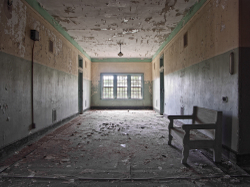 Taunton State Hospital (Taunton, MA) | Lonely Bench