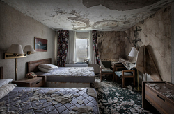 Fallside Hotel (Niagara Falls, NY) | Water Damaged Room