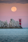 ab607 The Sturgeon Moon over the Needles