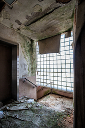 WFBR Radio (Baltimore, MD) | Sunlit Entryway