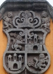 San Mateo, façade gable escutcheon