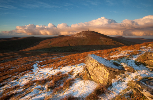 A sprinkling of snow and hailstones at first light looking south towards Snaefell from Clagh Ouyr.