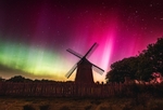 z4265 The Northern Lights over Bembridge Windmill