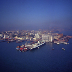 KM-197 QE2 at the Ocean Terminal & Tsim Sha Tsui - 1973