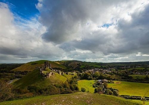 [align=center][size=11][b]Corfe Castle, Dorset[/b][/size]

The light was looking good after an initial miserable st…