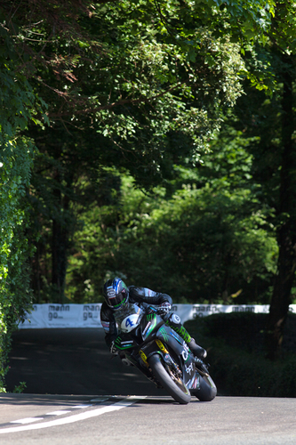 Ian Hutchinson coming out of Governor's Dip on his way to victory in Supersport Race 1 - TT 2016