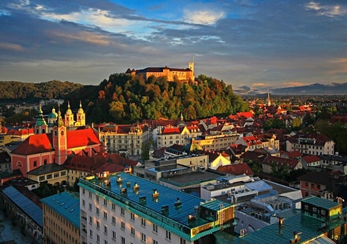 [align=center][b][size=12]Ljubljana, Slovenia[/size][/b]

This was a nice photo to take as I watched the warm eveni…