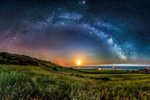 z2729 Galactic Arch over the rising Moon, St Catherines Lighthouse
