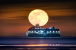 z3378 Supermoon Rising over the Solent