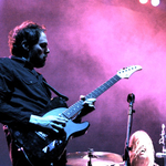 Taylor Hawkins & The Coattail Riders