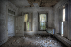 Abandoned Pennsylvania House | Vintage Television