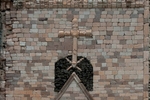 S portal, Calvary Cross
