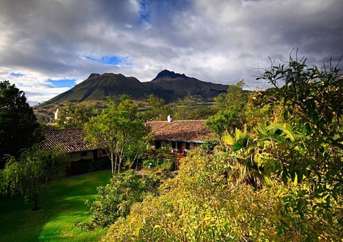 [align=center][b][size=12]Plaza de San Francisco, Quito, Ecuador[/size][/b]

Staying at Hacienda Cusin high up in t…