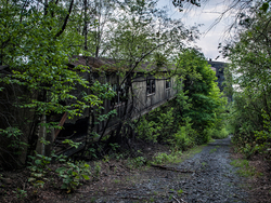 St. Nicholas Coal Breaker (Mahanoy City, PA) | Overgrown Conveyor